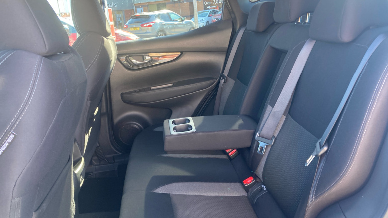 Nissan Qashqai 1.3 DiG-T 160 N-Connecta 5dr Petrol Hatchback